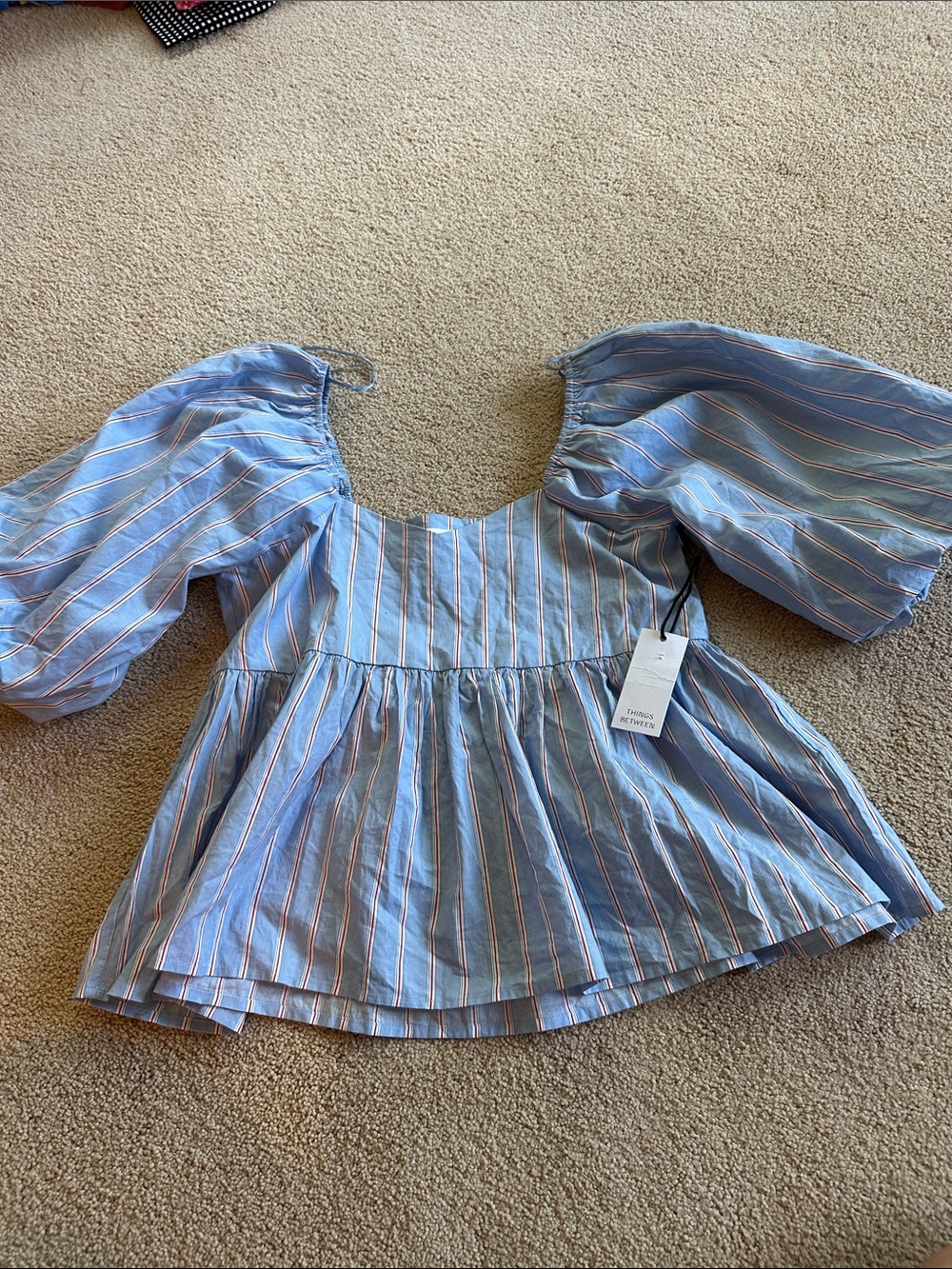 Things between blouse - Picture 6 of 6